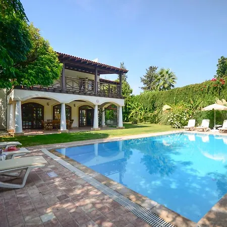 Sleeps 8 Pool Air Con Wifi T775787 Bitez