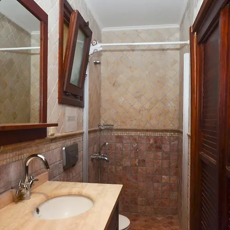 Sleeps 8 Pool Air Con Wifi T775787