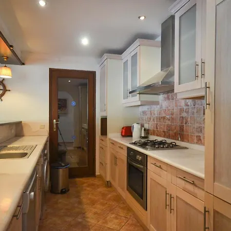 Sleeps 8 Pool Air Con Wifi T775787 Bitez