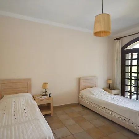 Sleeps 8 Pool Air Con Wifi T775787 Villa